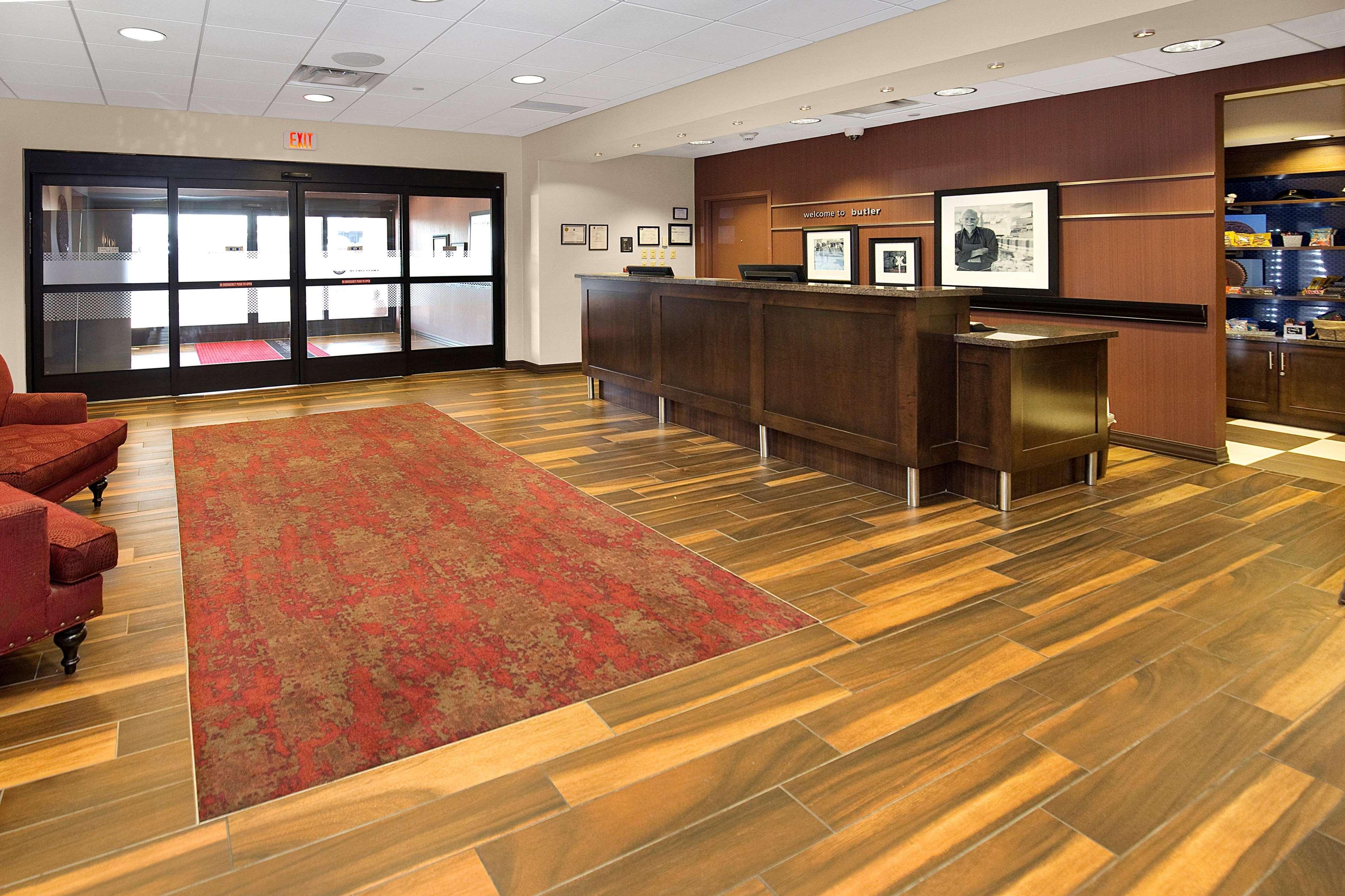 Hampton Inn Butler Buitenkant foto